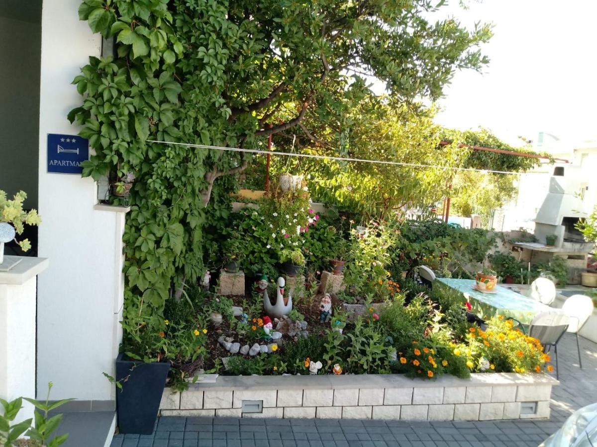 Apartments Centar - Mirjana Makarska Buitenkant foto