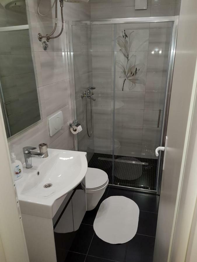 Apartments Centar - Mirjana Makarska Buitenkant foto