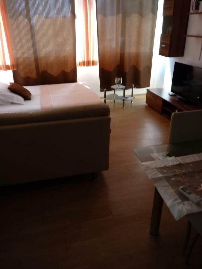 Apartments Centar - Mirjana Makarska Buitenkant foto