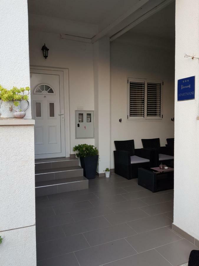Apartments Centar - Mirjana Makarska Buitenkant foto