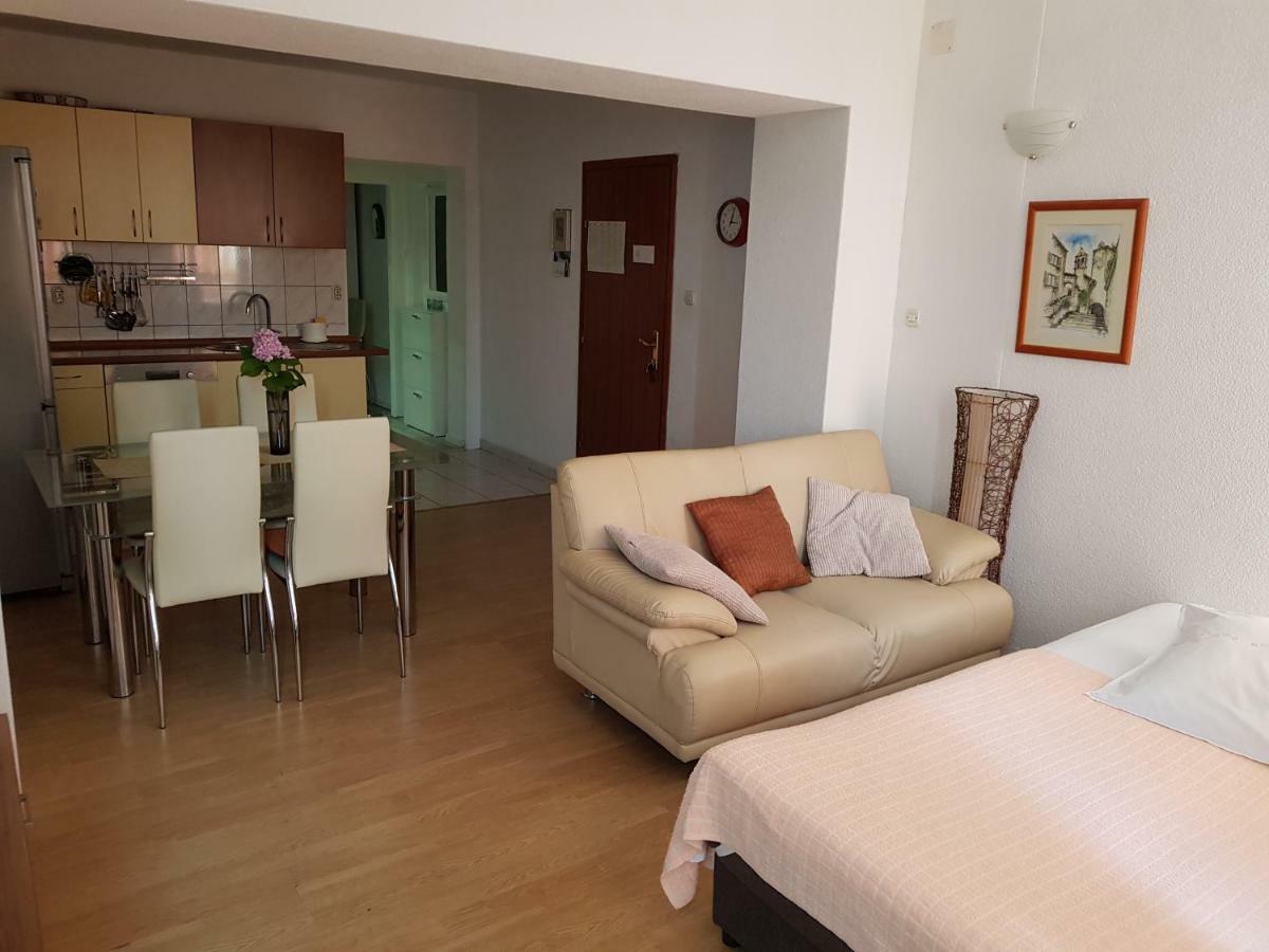 Apartments Centar - Mirjana Makarska Buitenkant foto